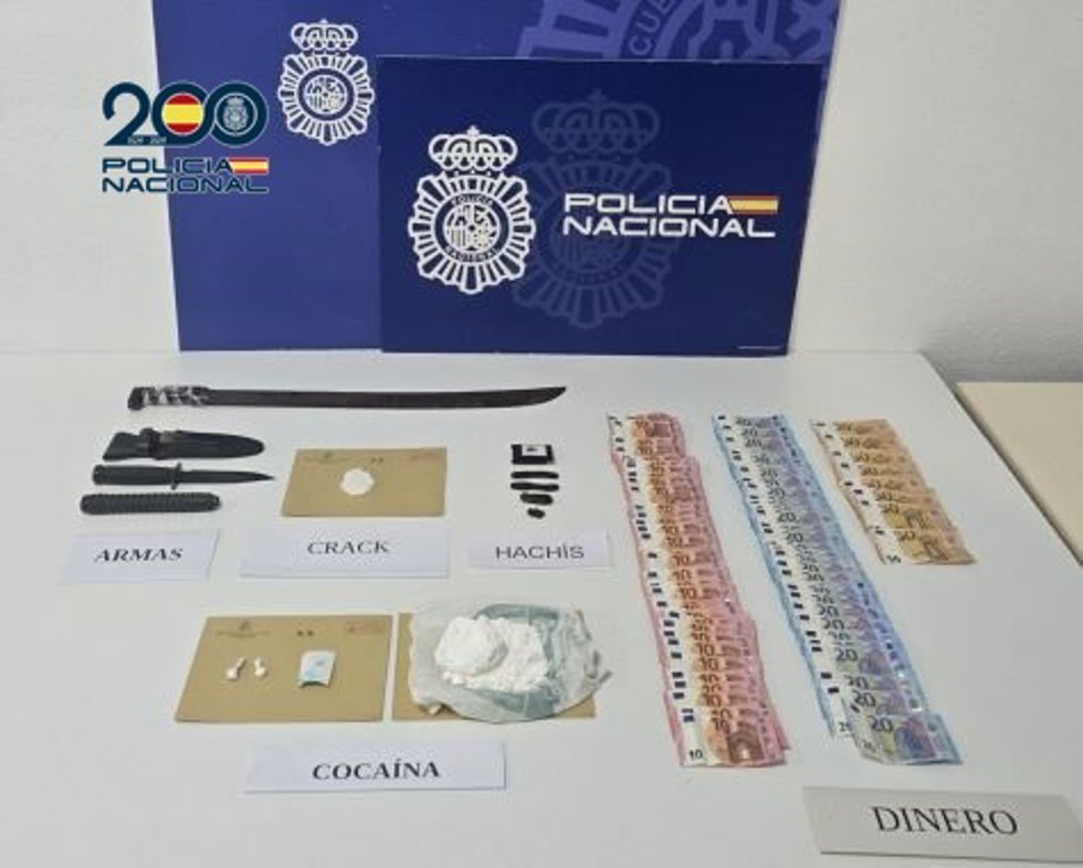 Dinero y drogas intervenidas en una vivienda del barrio de Los Gladiolos, en Santa Cruz de Tenerife