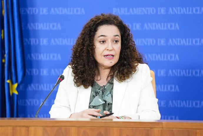 La portavoz del Grupo Por Andalucía, Inmaculada Nieto, este miércoles en rueda de prensa en el Parlamento. 