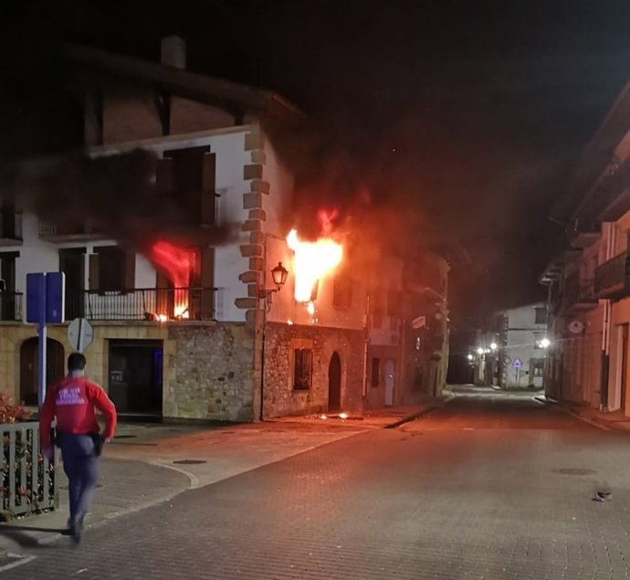 Imagen del incendio en la vivienda de Lakuntza.