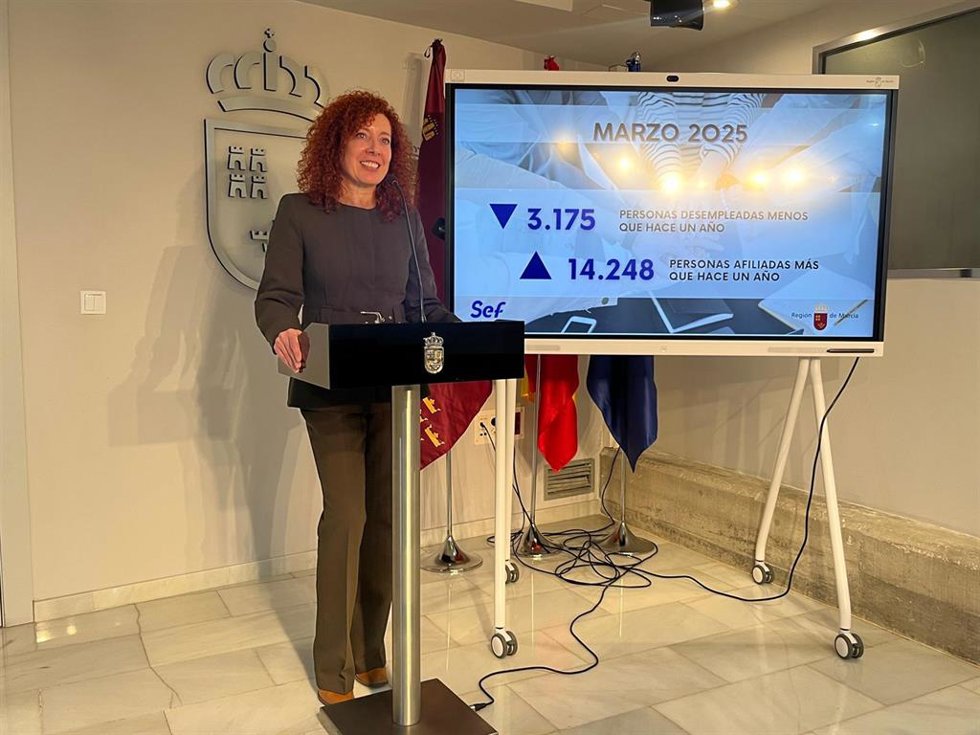 La directora general del SEF, Pilar Valero, ofrece los datos de paro del mes de marzo