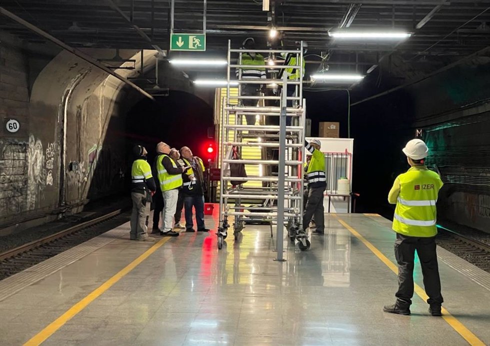 Trabajos de mejora en la estación del Clot, en Barcelona.