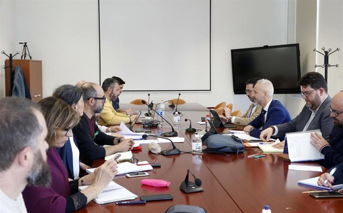 El consejero Educación, Formación Profesional y Universidades, Sergio Silva, se reúne con la Junta de Personal Docente.- Archivo