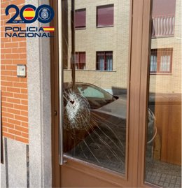 Rompe el cristal de un portal y roba un patinete eléctrico que se encontraba aparcado en el interior en Salamanca