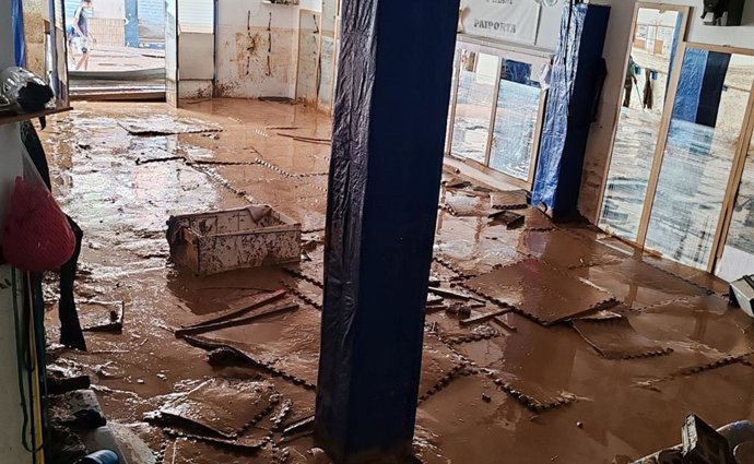 Archivo - Instalación deportiva de Paiporta afectada por el paso de la dana