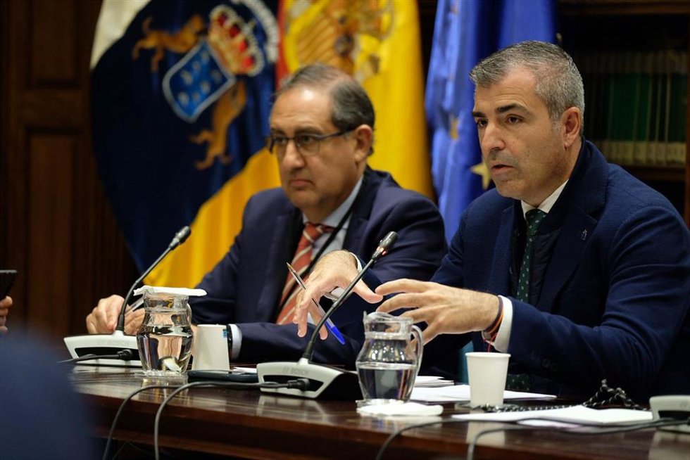 El vicepresidente del Gobierno canario, Manuel Domínguez, en comisión parlamentaria