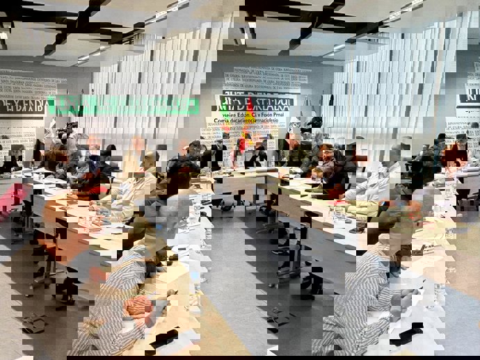 Mesa técnica entre Junta y sindicatos para abordar la subida salarial docente