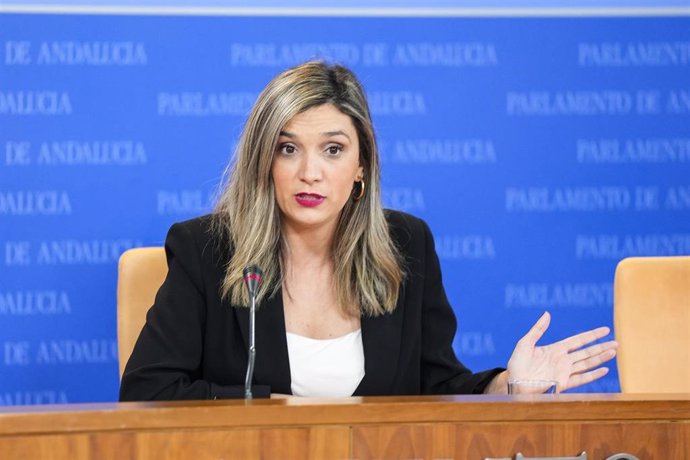La portavoz del Grupo Parlamentario Socialista, María Márquez, este miércoles en rueda de prensa. 