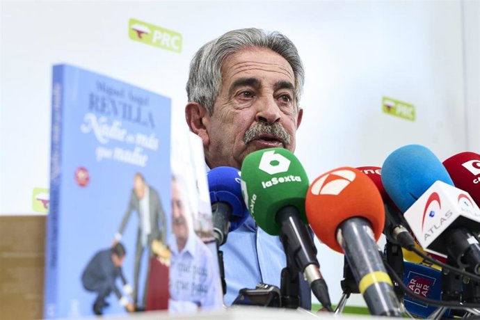 El secretario general del PRC y expresidente de Cantabria, Miguel Ángel Revilla, durante una rueda de prensa, a 2 de abril de 2025. 