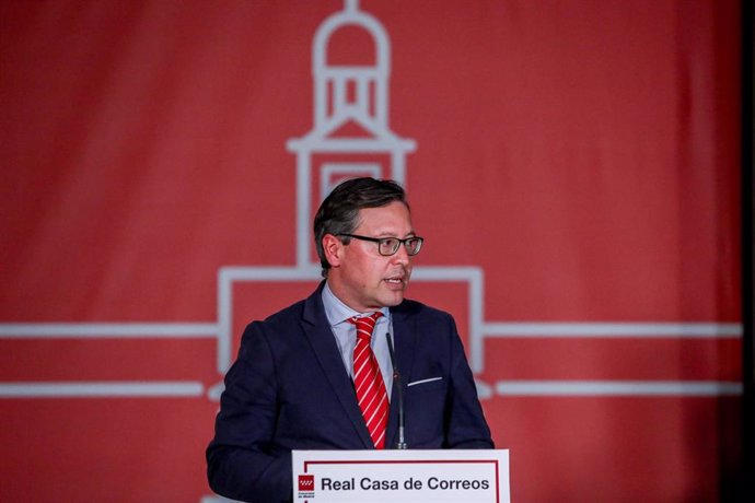 Archivo - El portavoz del Grupo Parlamentario Popular, Alfonso Serrano, comparece en la Real Casa de Correos, sede de la Presidencia de la Comunidad de Madrid, a 24 de enero de 2022, en Madrid, (España). 