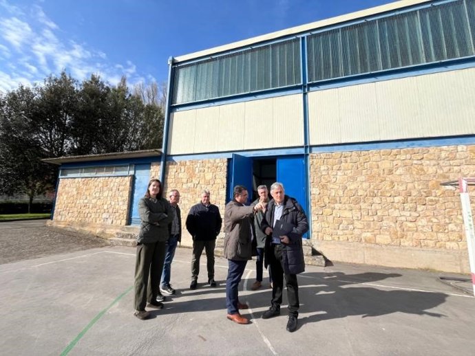 La Rioja financia con 100.000 euros la reforma del polideportivo municipal de Torrecilla en Cameros