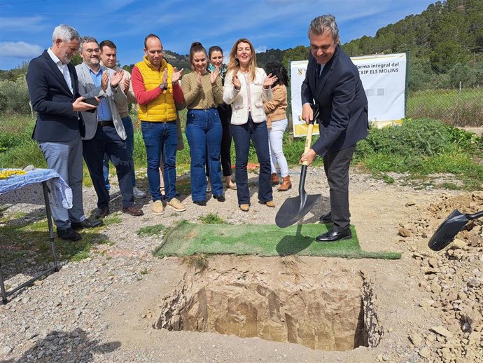 Acto de colocación de la primera piedra.