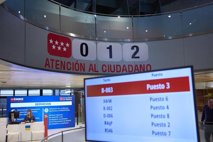 Archivo - Vista del número 012 en las instalaciones de la nueva Oficina Central de Atención al Ciudadano en la Carrera de San Jerónimo, a 28 de junio de 2024