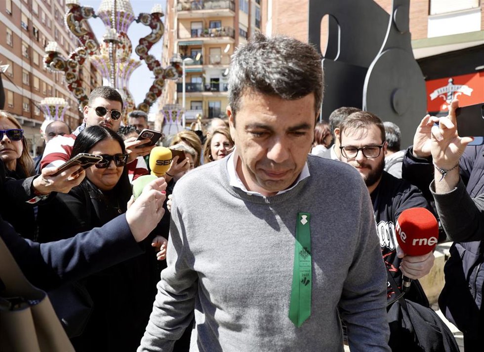 El presidente de la Generalitat valenciana, Carlos Mazón, asiste a las fiestas de la Magdalena, a 27 de marzo de 2025, en Castellón