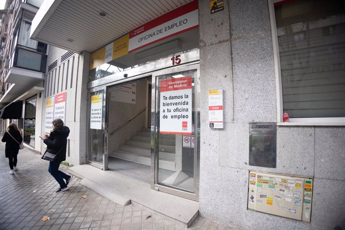 Fachada de una oficina de empleo