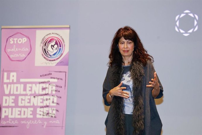 La ministra de Igualdad, Ana Redondo, durante la inauguración de las jornadas ‘Stop violencia vicaria’, en la Universidad Isabel I, a 21 de marzo de 2025, en Burgos, Castilla y León (España).