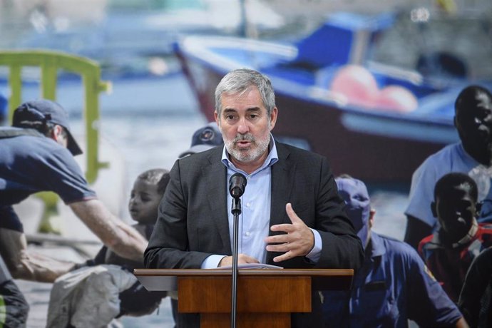 Archivo - El presidente de Canarias, Fernando Clavijo, durante la comparecencia ante los medios de comunicación, en la Sede de la Delegación del Gobierno de Canarias, a 17 de septiembre de 2024, en Madrid (España). Dicho acto se produce tras la reunión de