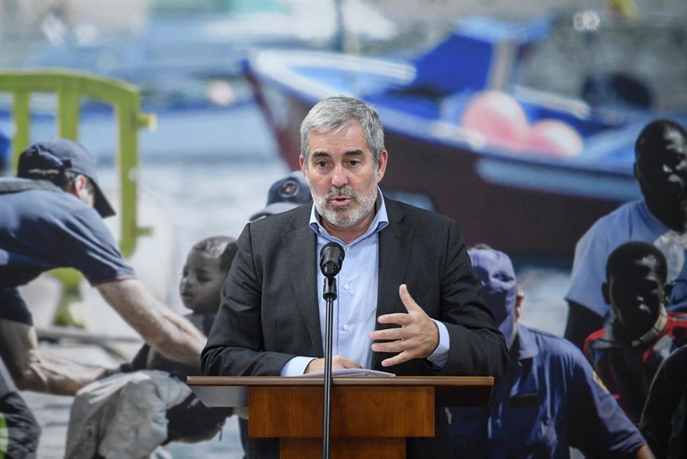 Archivo - El presidente de Canarias, Fernando Clavijo, durante la comparecencia ante los medios de comunicación, en la Sede de la Delegación del Gobierno de Canarias, a 17 de septiembre de 2024, en Madrid (España). Dicho acto se produce tras la reunión 