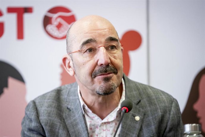 Archivo - El vicesecretario general de Política Sindical de UGT, Fernando Luján.
