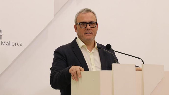 El portavoz de MÉS per Mallorca, Jaume Alzamora, en rueda de prensa.