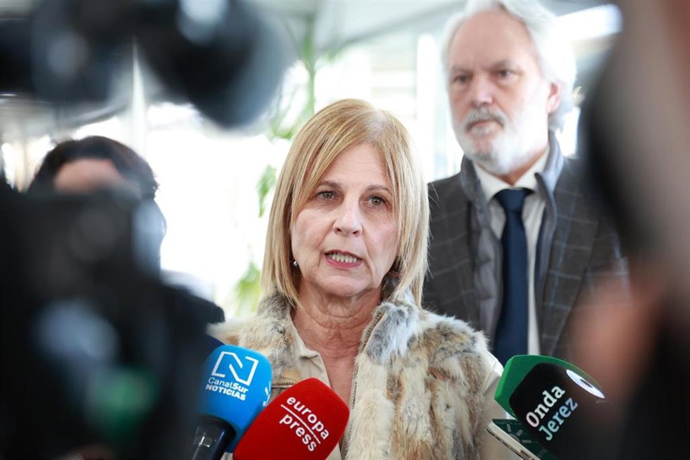 La alcaldesa de Jerez de la Frontera (Cádiz), María José García-Pelayo, atiende a los medios de comunicación. 