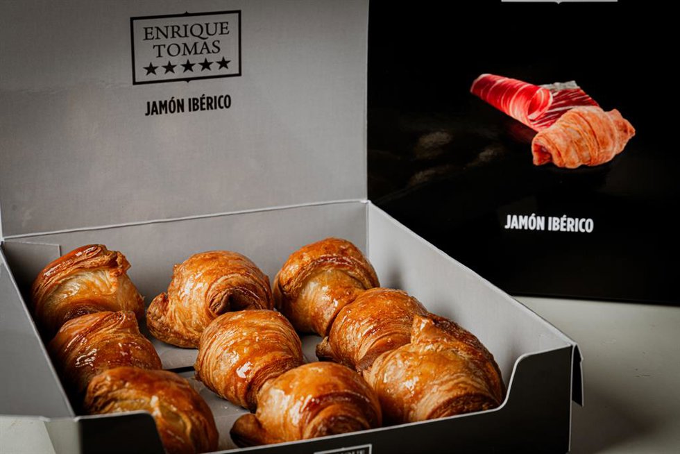 Enrique Tomás y Baker & Baker lanzan el Iberiquito": un croissant relleno de jamón Ibérico
