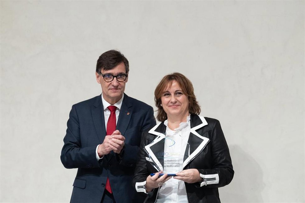 El presidente de la Generalitat, Salvador Illa, ha traspasado este miércoles a la consellera Presidencia y Administraciones Públicas del Gobierno balear, Antnia Estarellas, la presidencia de la Euroregión Pirineos Mediterráneo