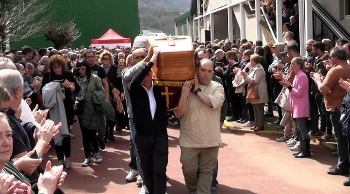 Más de 4.000 personas despiden a los cuatro mineros de Villablino que fallecieron en la mina de Cerredo