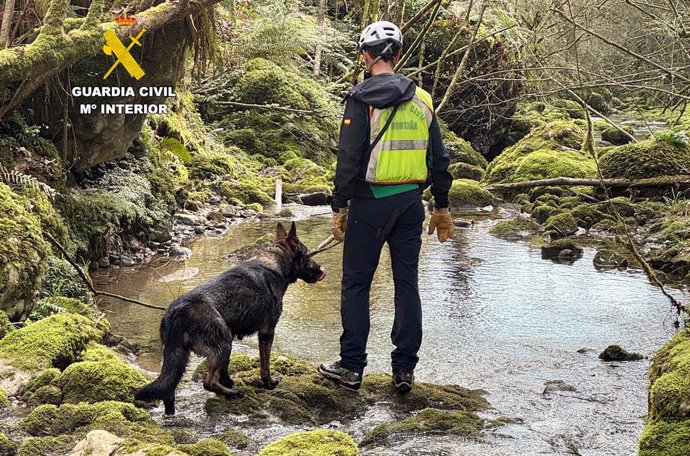 Fotografía de la búsqueda realizada en el día de hoy en el Arroyo de Panes del municipio de Valdáliga por efectivos del GREIM