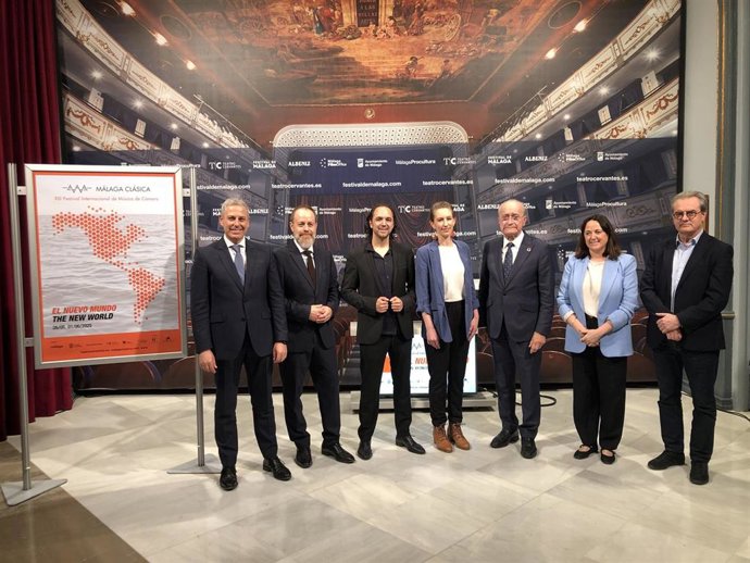 El alcalde de Málaga, Francisco de la Torre, y los violinistas y codirectores Jesús Reina y Anna Margrethe Nilsen, entre otros, han presentado el XIII Festival Internacional de Música de Cámara Málaga Clásica