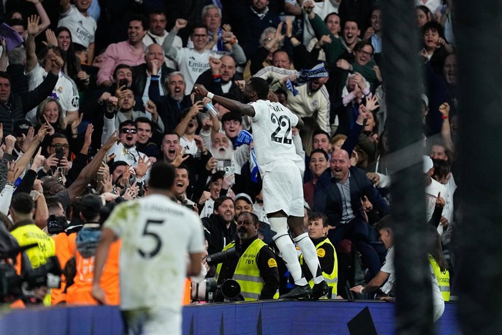 El defensa alemán Antonio Rüdiger, del Real Madrid, celebra un gol ante la Real Sociedad en la Copa del Rey 2024-2025.