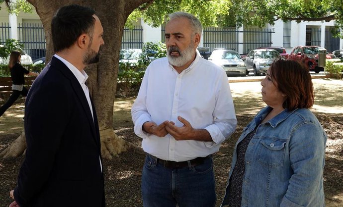 Los socialistas Antonio Vargas, Mariano Ruiz y Maricarmen Martín en rueda de prensa en Málaga.