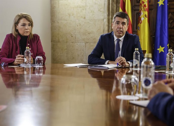 Archivo - Arxiu - La vicepresidenta de la Generalitat valenciana i consellera de Servicis Socials, Igualtat i Habitatge, Susana Camarero, i el president de la Generalitat valenciana, Carlos Mazón.