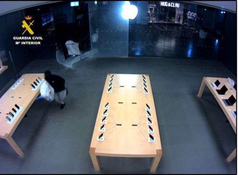Imagen captada por cámaras de seguridad en el robo en Río Shopping.