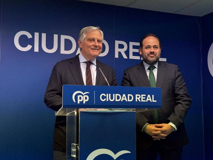 El alcalde de Ciudad Real, Francisco Cañizares, y el presidente regional del PP, Paco Núñez.