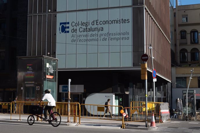 Archivo - Façana del Col·legi d'Economistes de Catalunya
