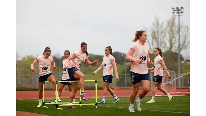Entrenamiento de la selección española femenina de fútbol en Las Rozas.