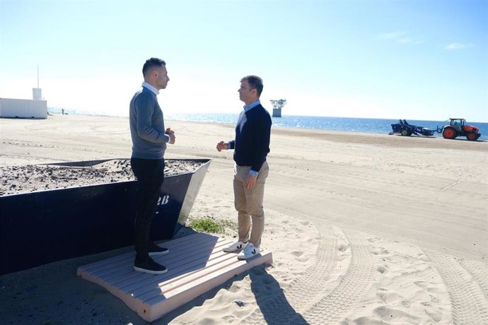El concejal de Marbella Diego López informa sobre playas
