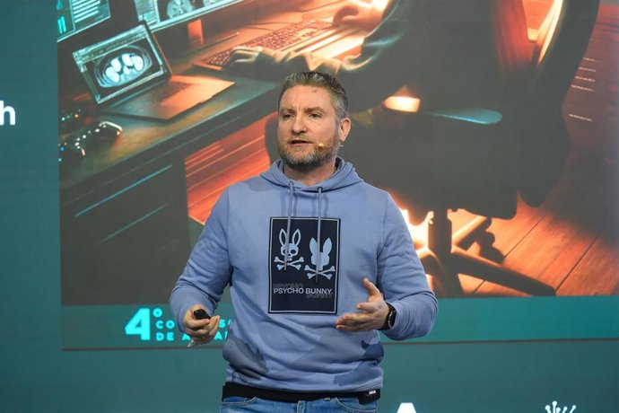 El especialista en Seguridad de la Información de CrowdStrike, Miguel Ángel de Castro, en una ponencia en el IV Congreso de Ciberseguridad de Andalucía, que se celebra en el Palacio de Ferias y Congresos de Málaga.