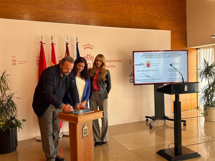 El Ayuntamiento de Murcia realizará iniciativas para reducir el consumo de alcohol en colectivos de riesgo