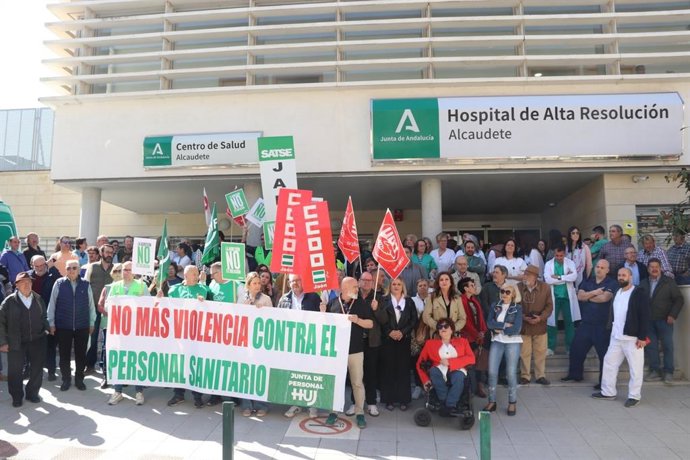Concentración ante el hospital de Alcaudete.
