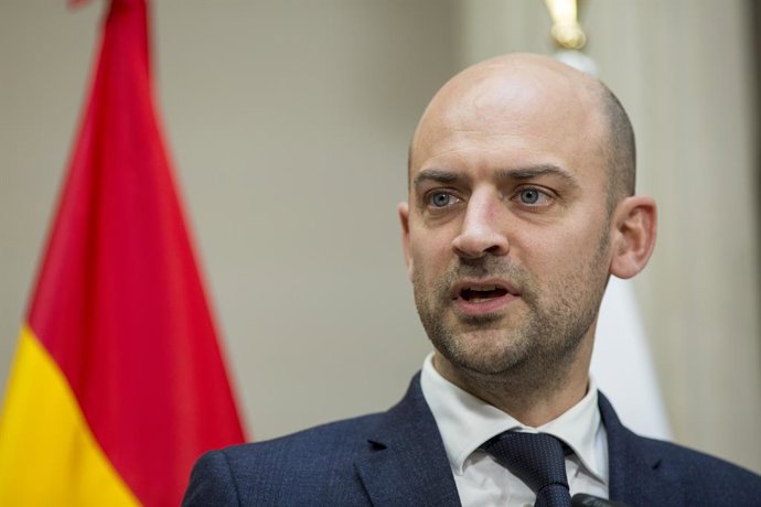 31 de março de 2025, Madri, Madri, Espanha: Jean-Noël Barrot, ministro das Relações Exteriores da França, fala à imprensa durante uma reunião de ministros das Relações Exteriores do fórum G5+ para discutir a segurança europeia e a Ucrânia, desta vez reali