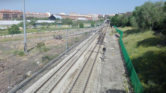 Archivo - Vías del tren en Delicias