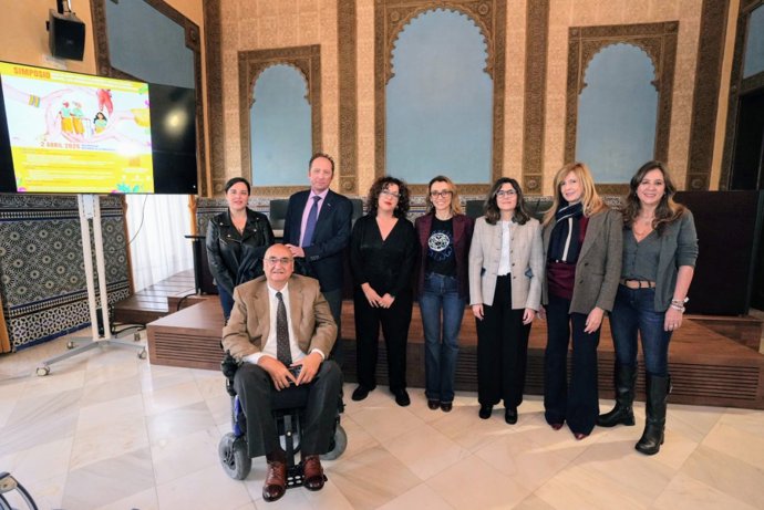 Autoridades y ponentes asistentes al simposio en la UCO.