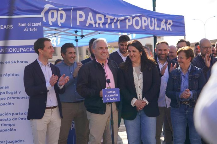 El vicesecretario de Coordinación Autonómica y Local del PP, Elías Bendodo, participa en un acto del partido en Campos.