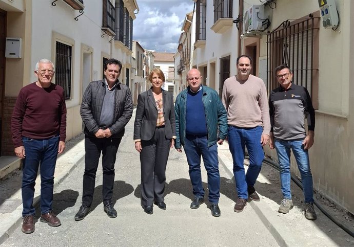 López Losilla y Martínez (centro), durante la visita a una intervención del PFEA en Posadas.