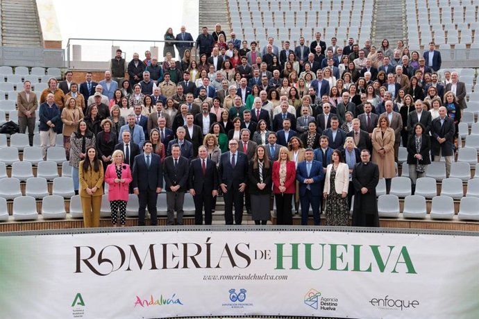 El consejero de Turismo y Andalucía Exterior de la Junta de Andalucía, Arturo Bernal, en la presentación de la primera Guía de Romerías.