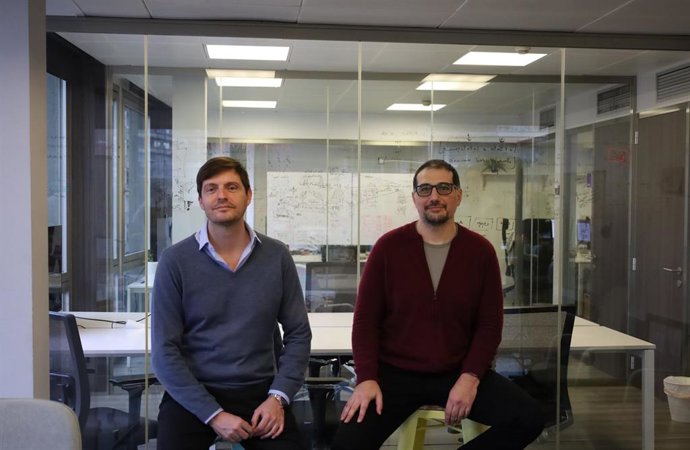 Economía/Finanzas.- La tecnológica Harmonix cierra una ronda de 3,2 millones de euros con 4Founders, Kfund e ICF. A la izquierda: Toni Cáliz, director de operaciones; a la derecha: Toni Pérez, consejero delegado.