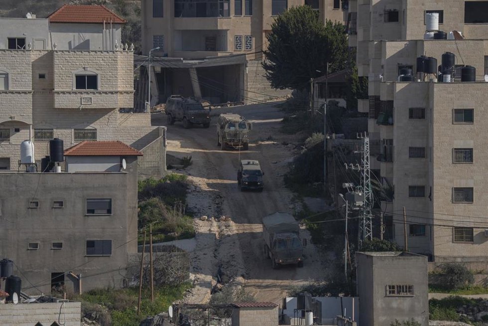 Archivo - Imagen de archivo de vehículos militares en Cisjordania