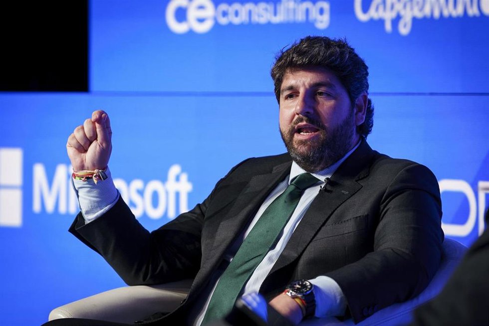 El presidente de la Región de Murcia, Fernando López Miras, durante la V edición del foro económico español Wake Up, Spain!, en Casa de América, a 1 de abril de 2025, en Madrid (España). 