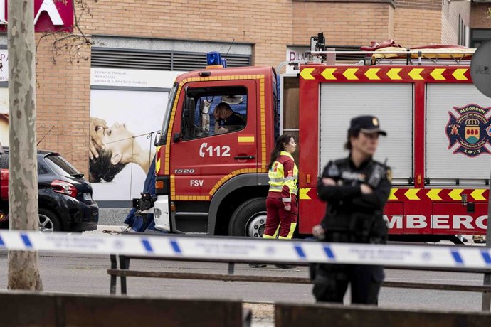 Un bombero afectado por la pérdida de sus compañeros en un incendio en un garaje de Alcorcón.